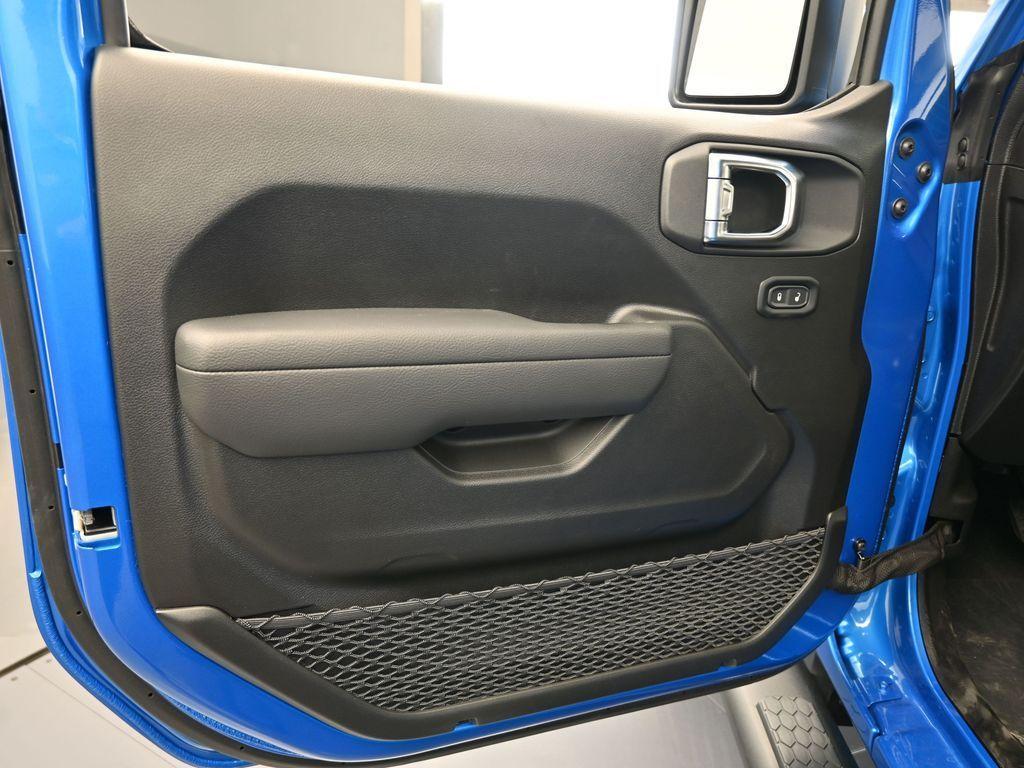new 2025 Jeep Wrangler car, priced at $42,925