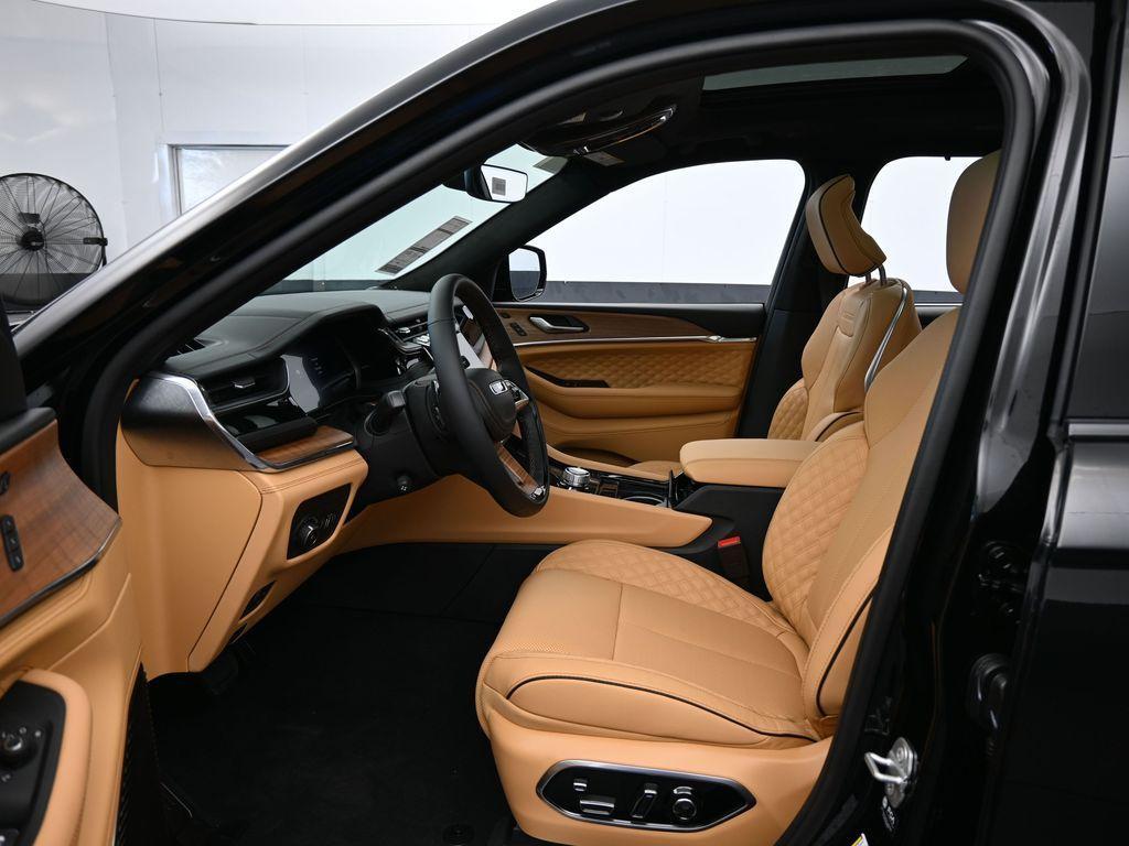 new 2025 Jeep Grand Cherokee L car