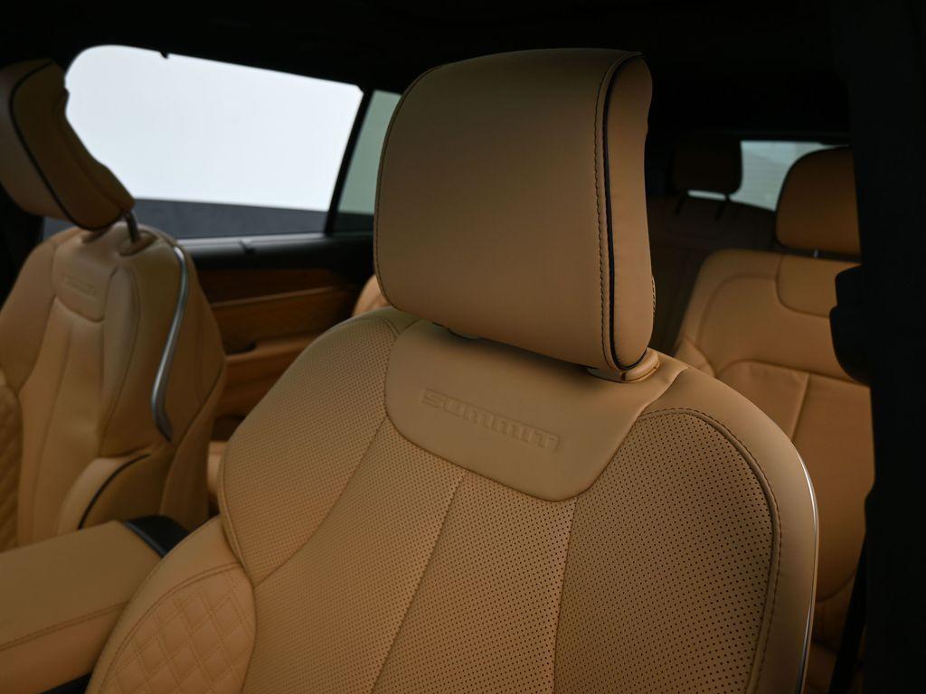 new 2025 Jeep Grand Cherokee L car