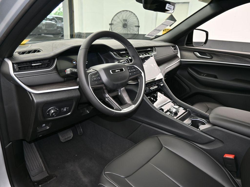 new 2025 Jeep Grand Cherokee car