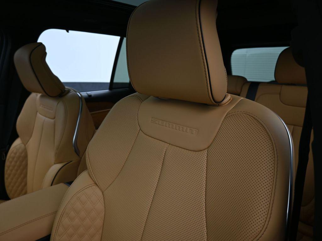 new 2025 Jeep Grand Cherokee car