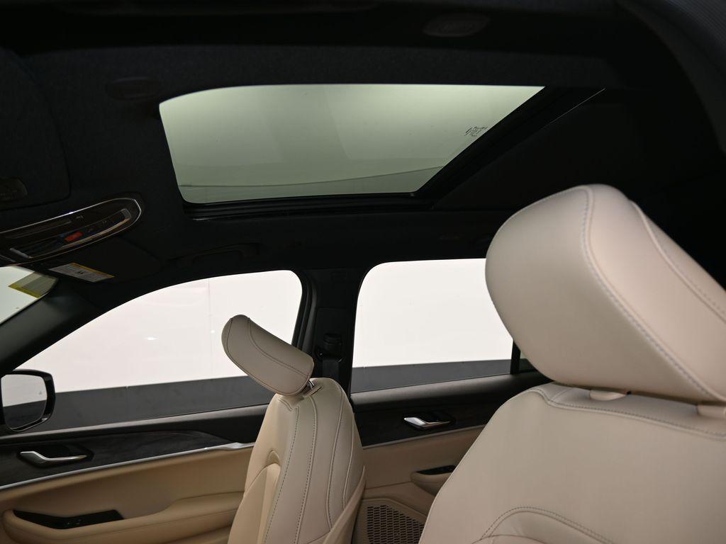 new 2025 Jeep Grand Cherokee car