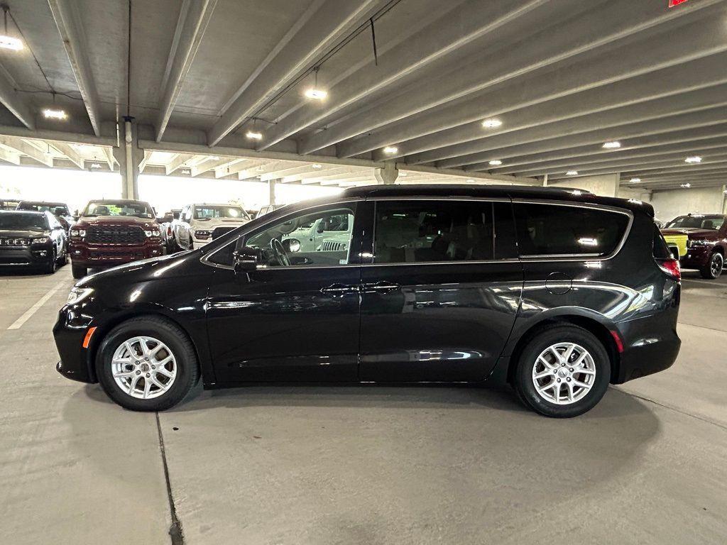 used 2021 Chrysler Pacifica car, priced at $17,996