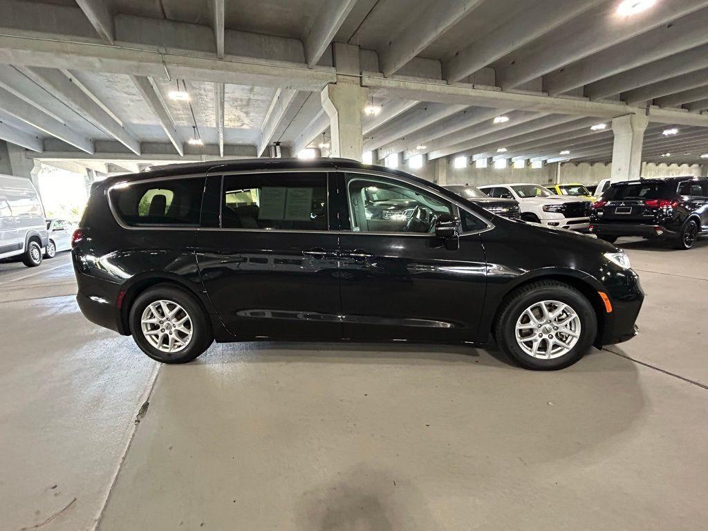 used 2021 Chrysler Pacifica car, priced at $17,996