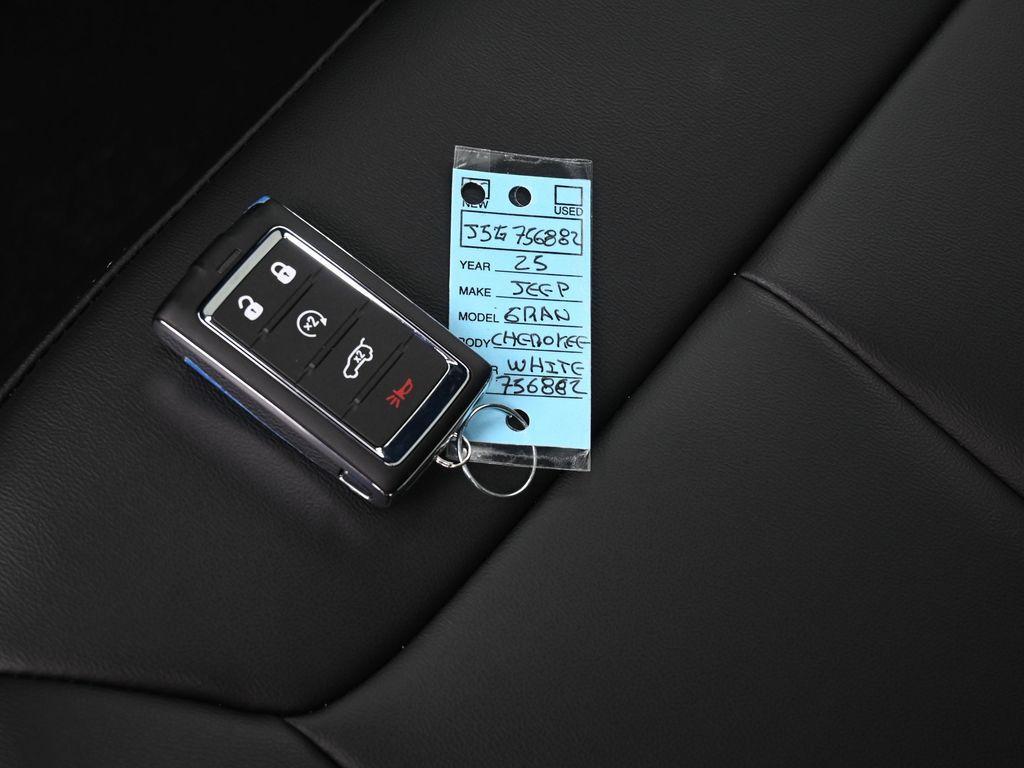 new 2025 Jeep Grand Cherokee L car