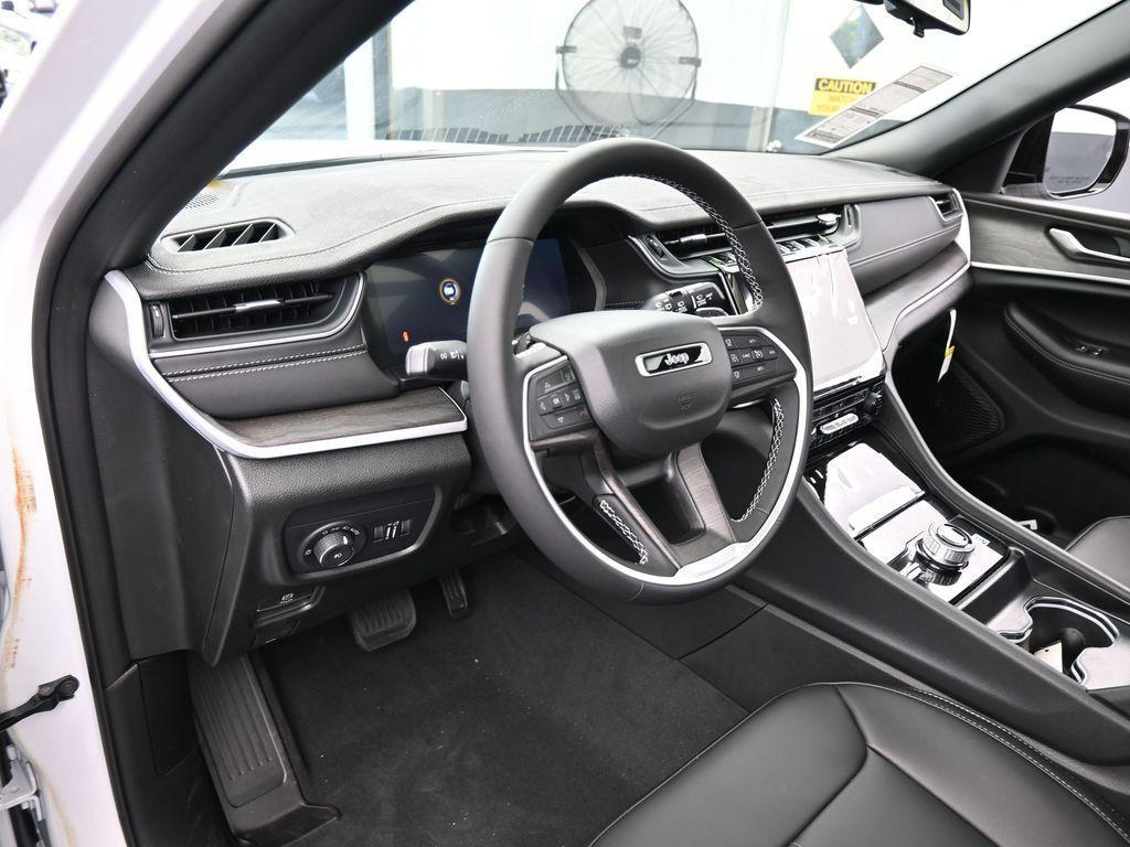 new 2025 Jeep Grand Cherokee L car