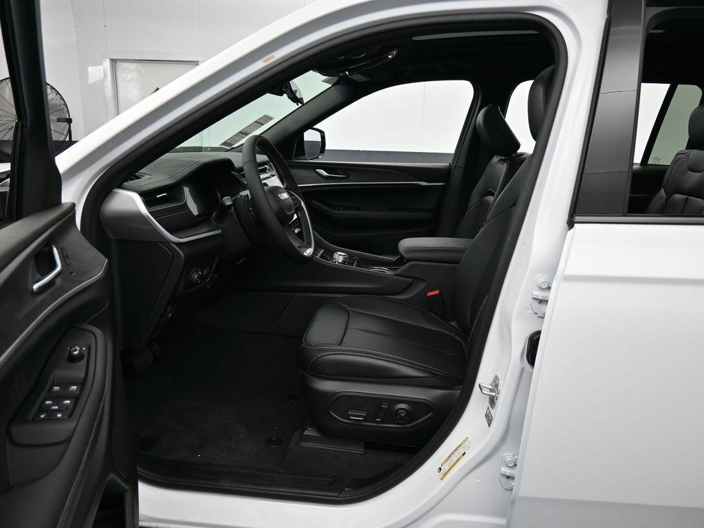 new 2025 Jeep Grand Cherokee L car