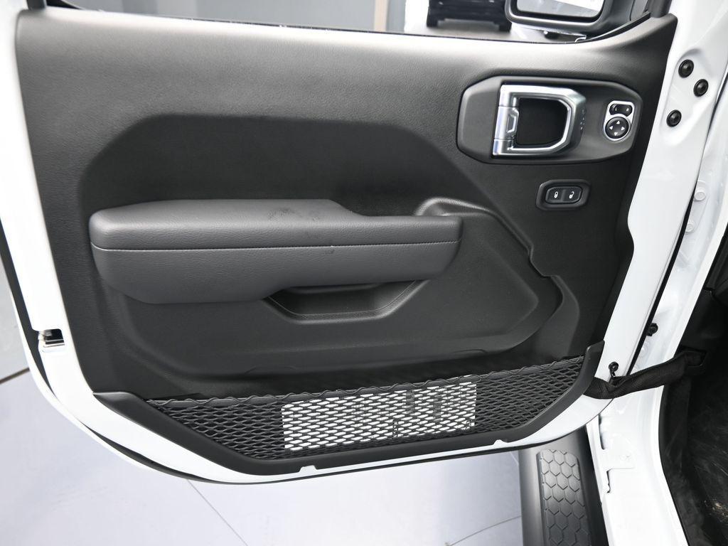 new 2025 Jeep Wrangler car