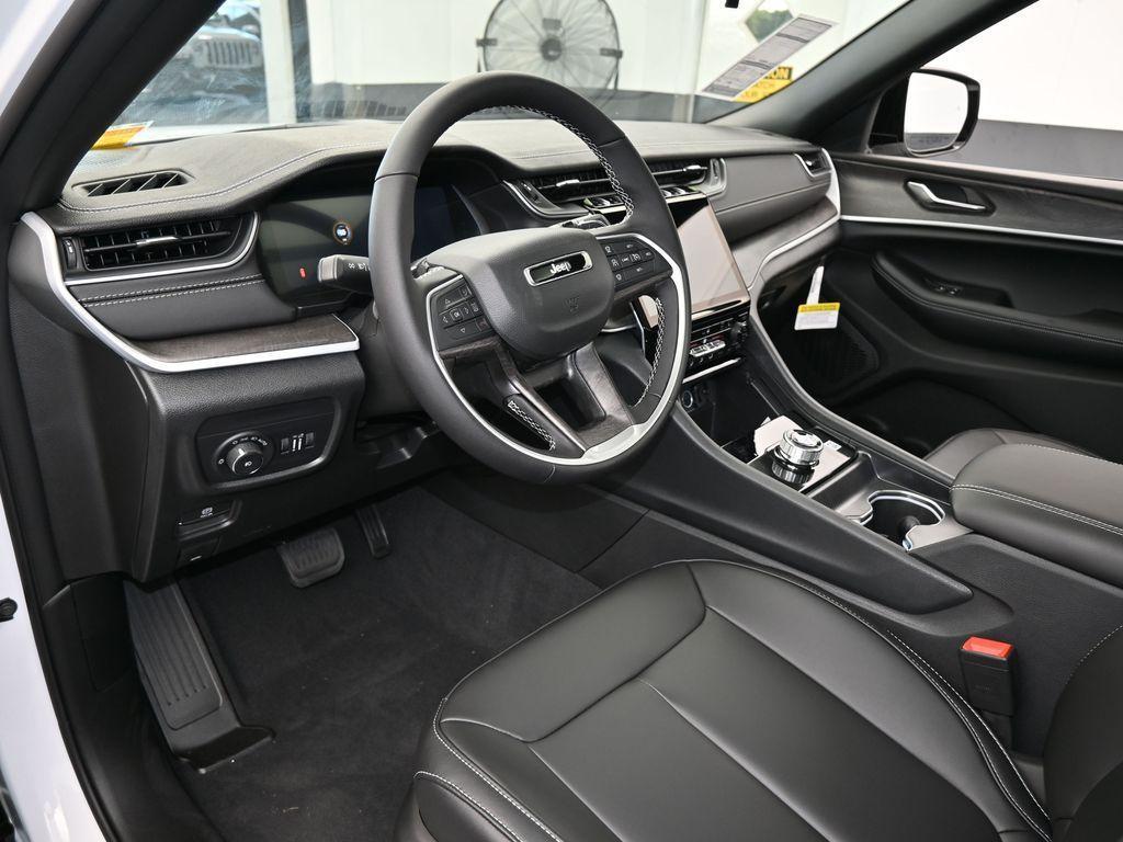 new 2025 Jeep Grand Cherokee L car