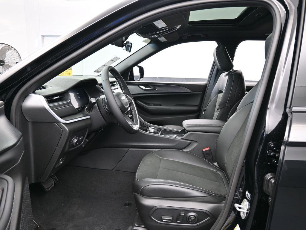 new 2025 Jeep Grand Cherokee car