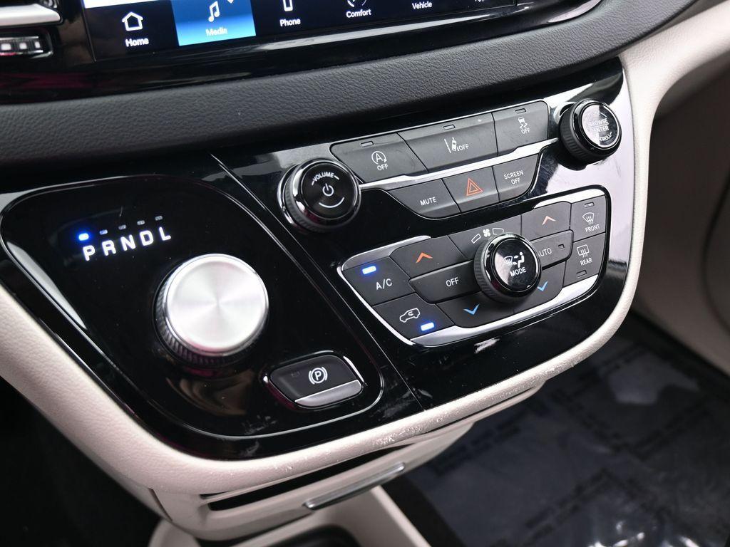 used 2022 Chrysler Pacifica car, priced at $15,724