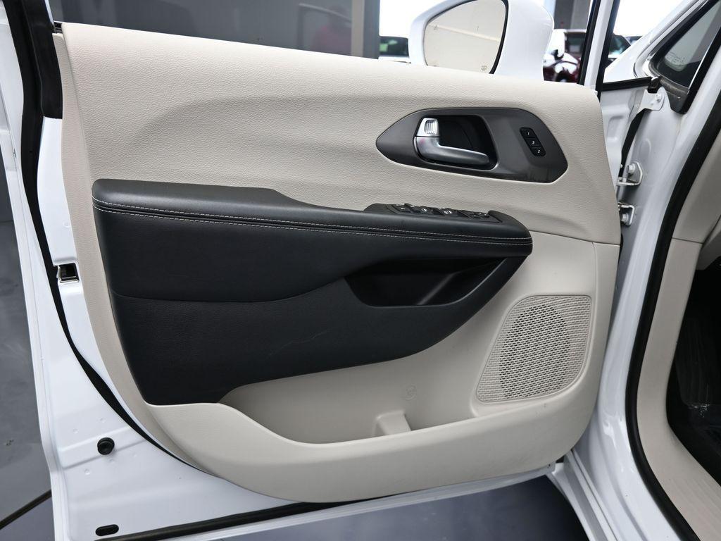 used 2022 Chrysler Pacifica car, priced at $18,883