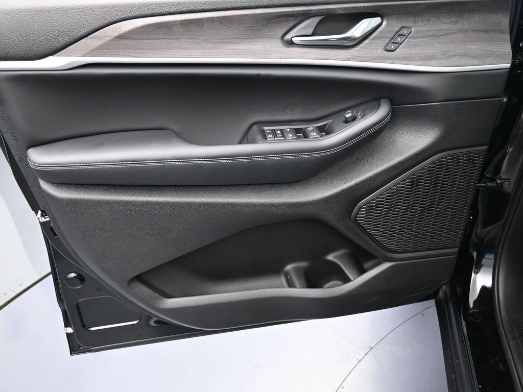 new 2025 Jeep Grand Cherokee car