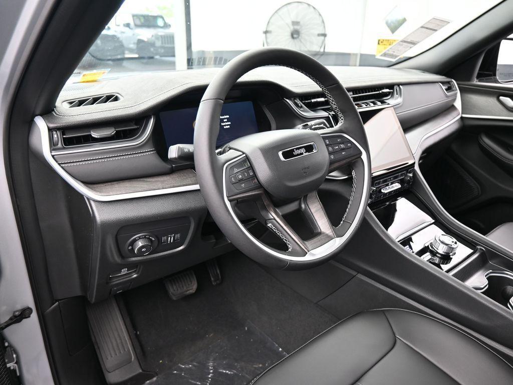 new 2025 Jeep Grand Cherokee car