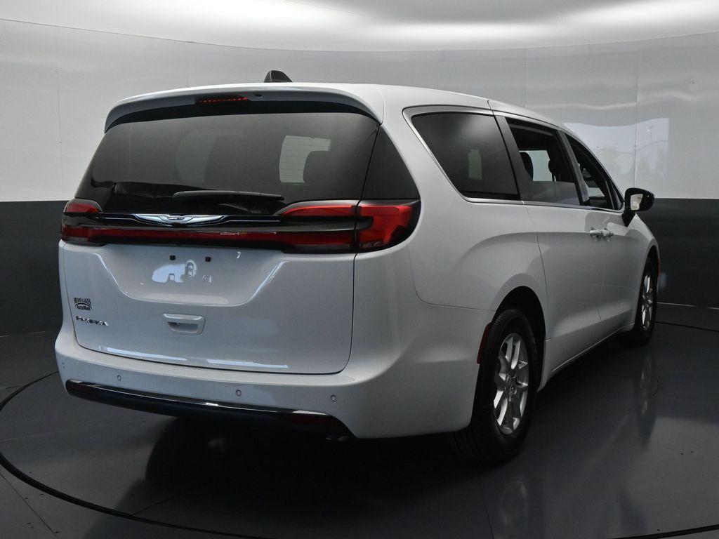 new 2025 Chrysler Pacifica car