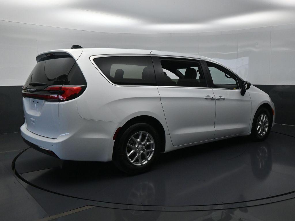 new 2025 Chrysler Pacifica car