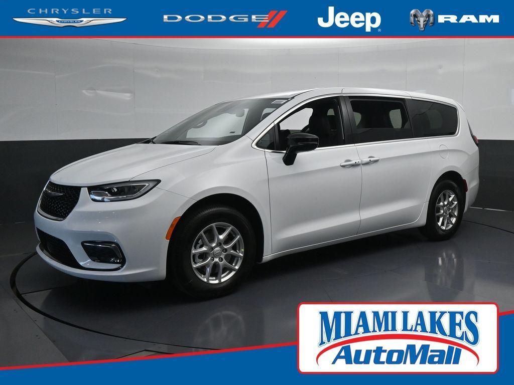 new 2025 Chrysler Pacifica car