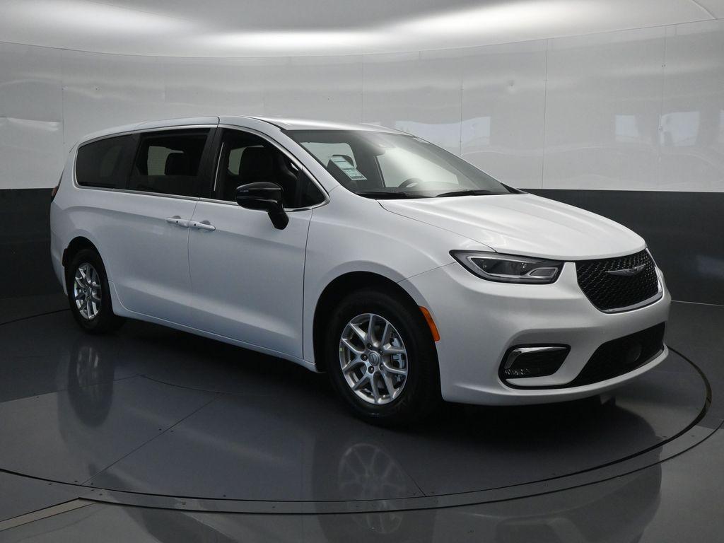 new 2025 Chrysler Pacifica car