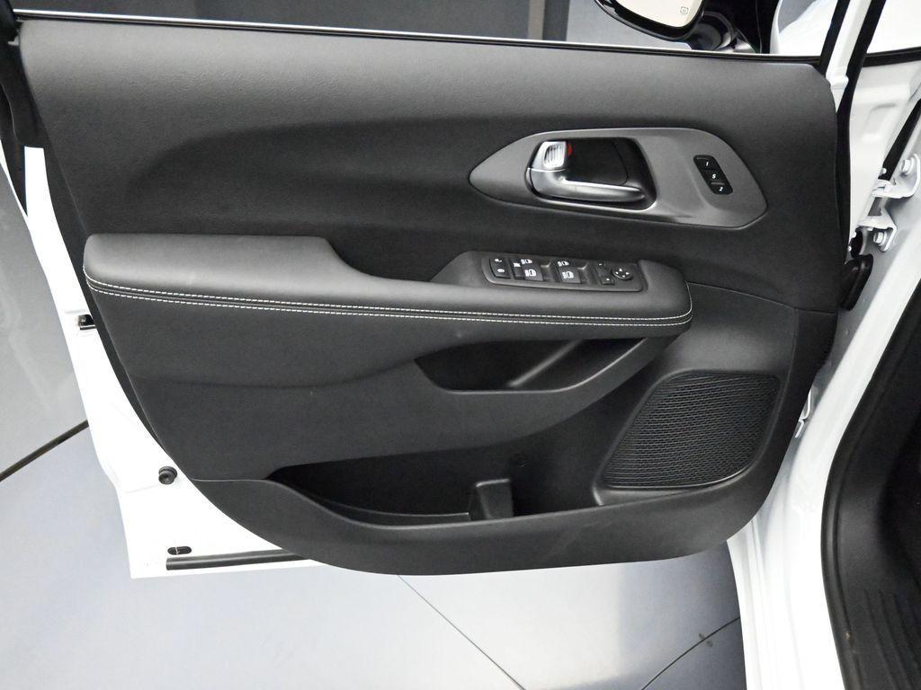 new 2025 Chrysler Pacifica car