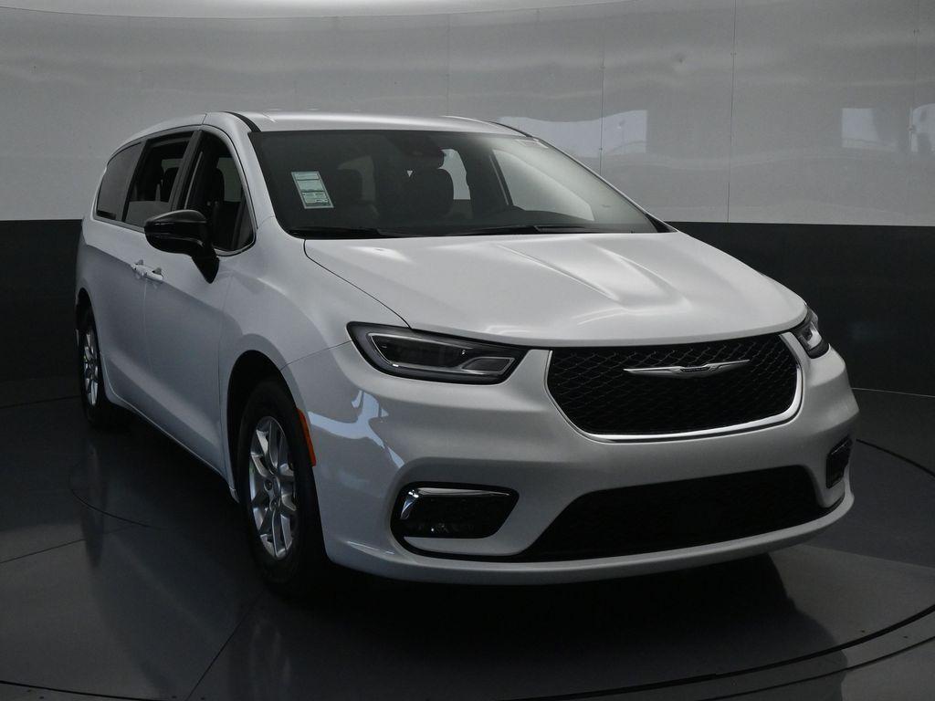 new 2025 Chrysler Pacifica car