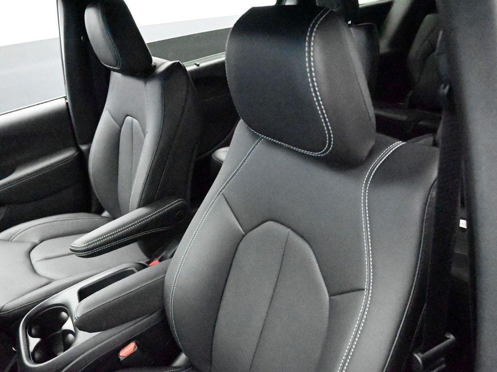 new 2025 Chrysler Pacifica car