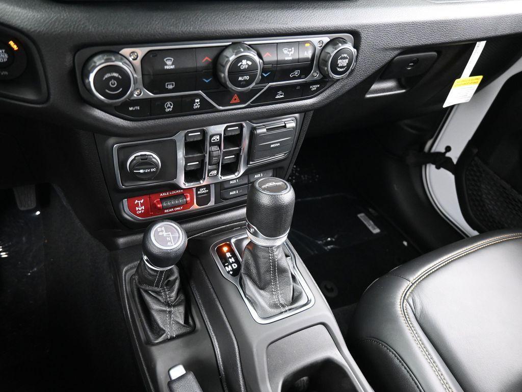 new 2024 Jeep Gladiator car, priced at $43,670