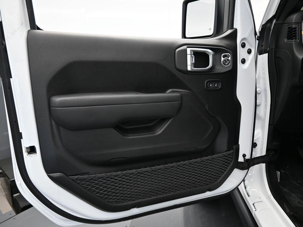 new 2024 Jeep Gladiator car, priced at $43,670