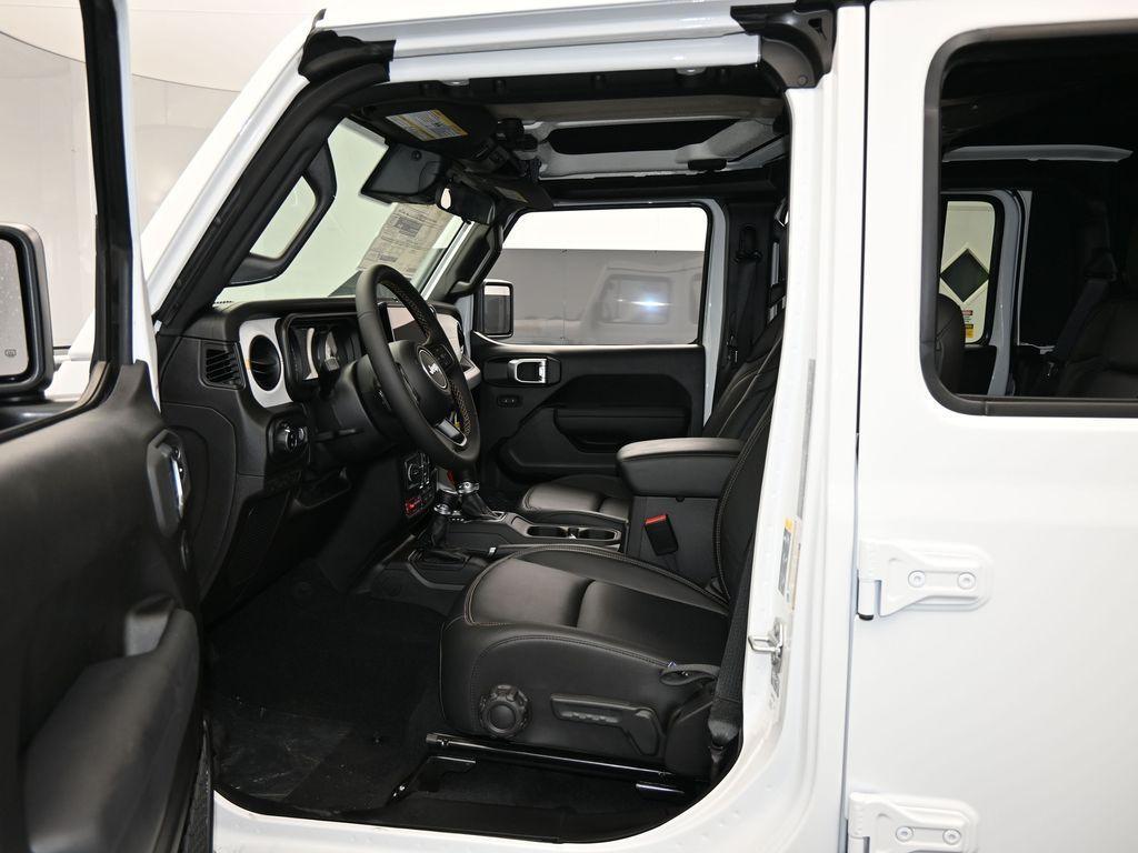 new 2024 Jeep Gladiator car, priced at $43,670
