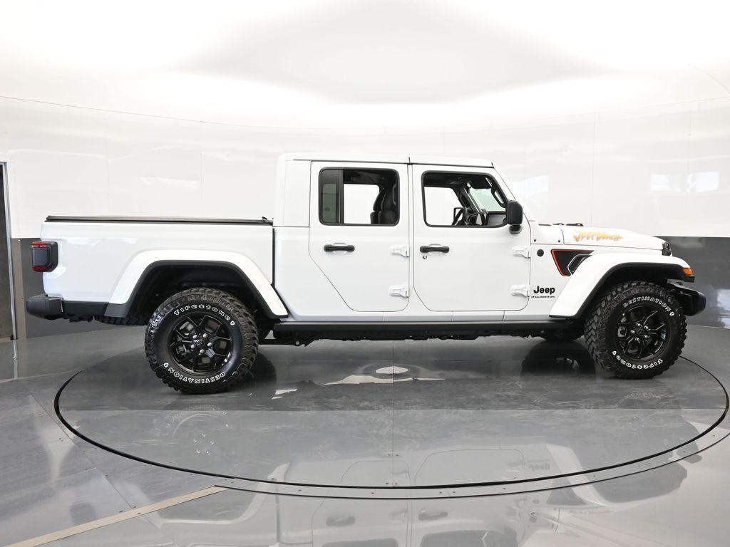 new 2024 Jeep Gladiator car, priced at $43,670