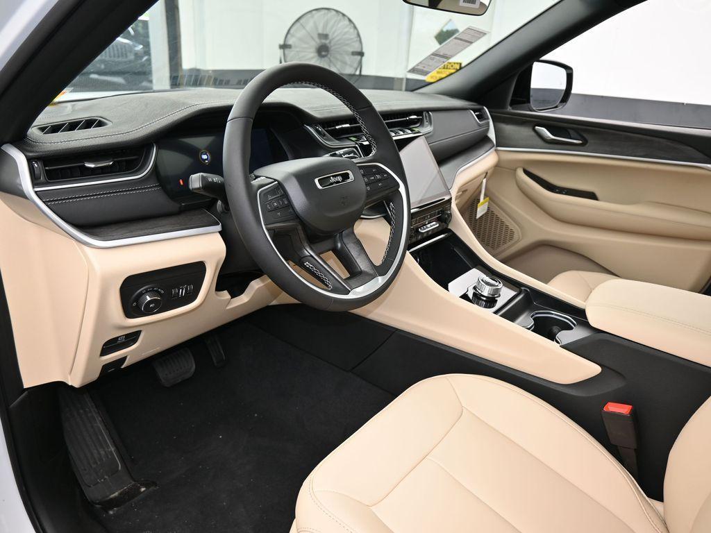 new 2025 Jeep Grand Cherokee car