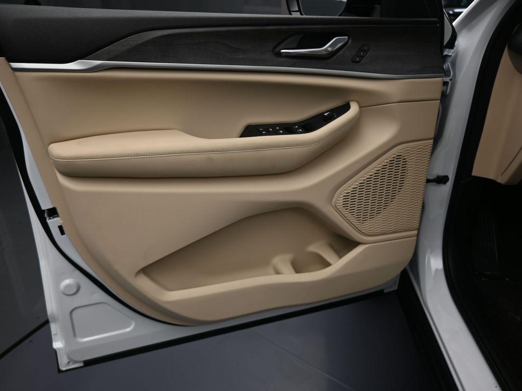 new 2025 Jeep Grand Cherokee car