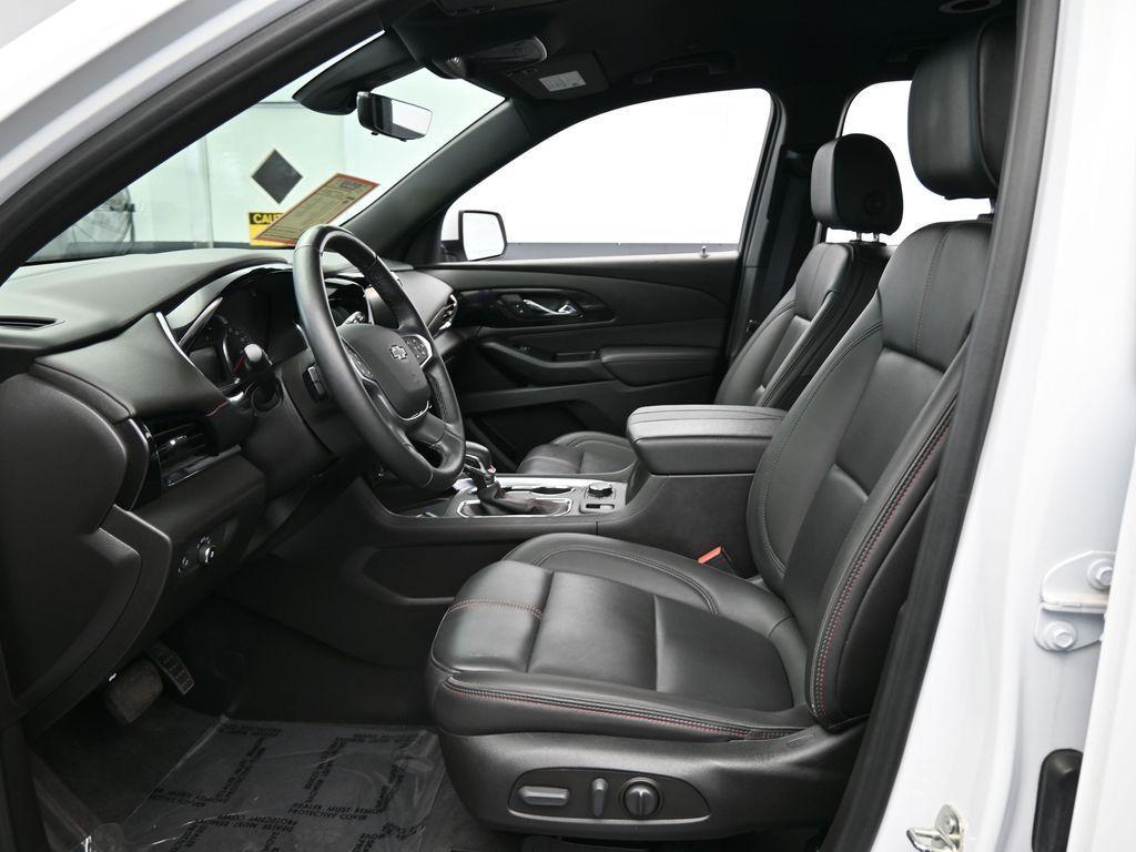 used 2023 Chevrolet Traverse car, priced at $31,489