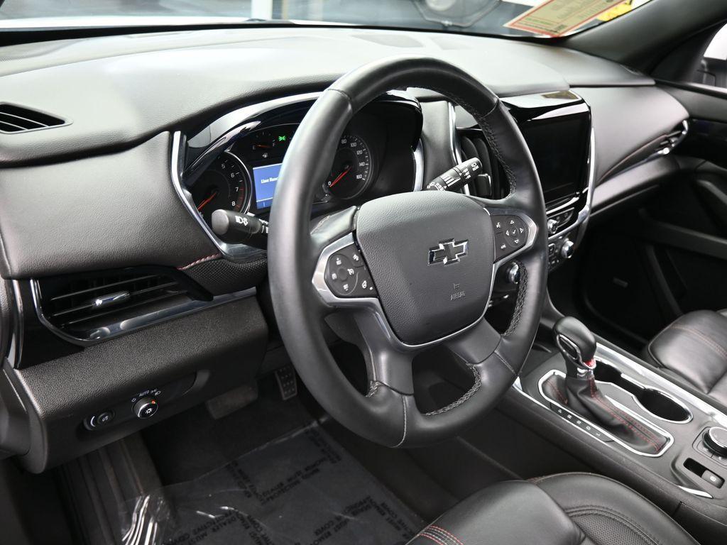 used 2023 Chevrolet Traverse car, priced at $31,489