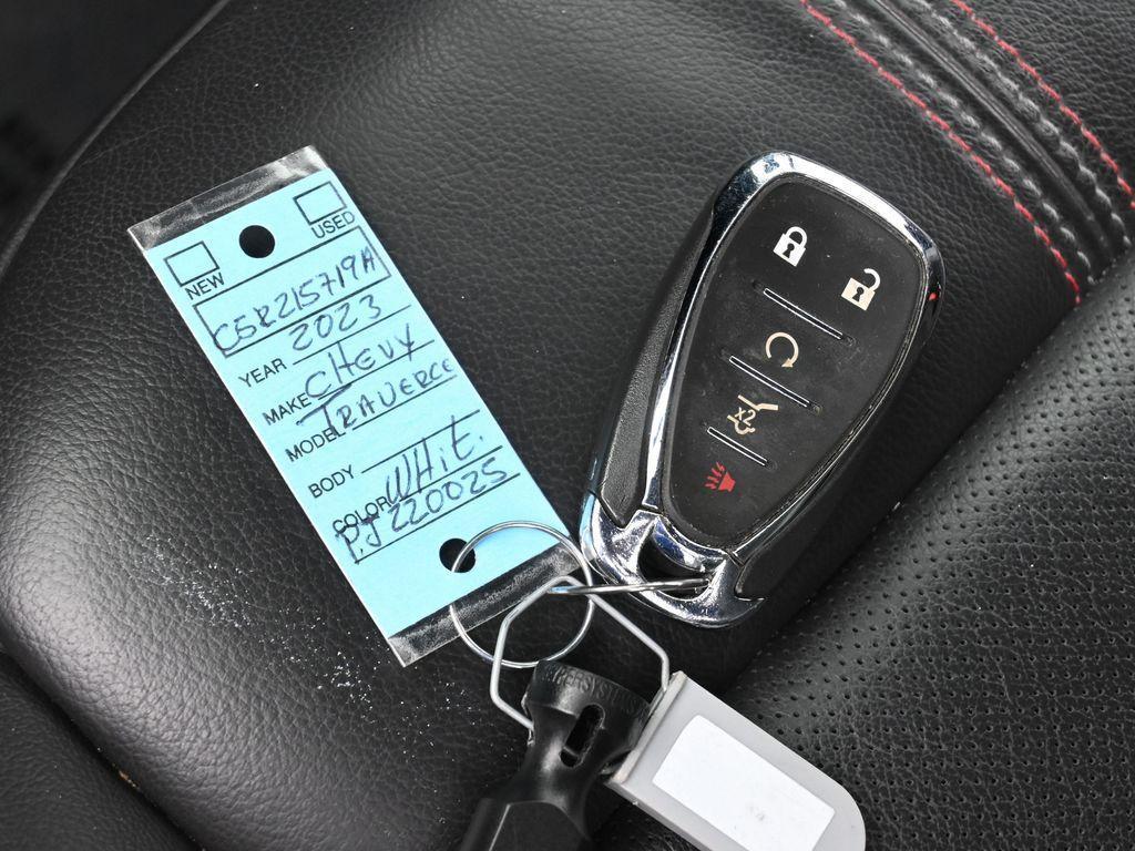 used 2023 Chevrolet Traverse car, priced at $31,489