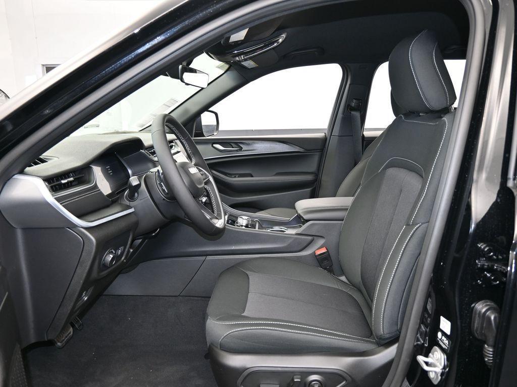 new 2025 Jeep Grand Cherokee car, priced at $37,968