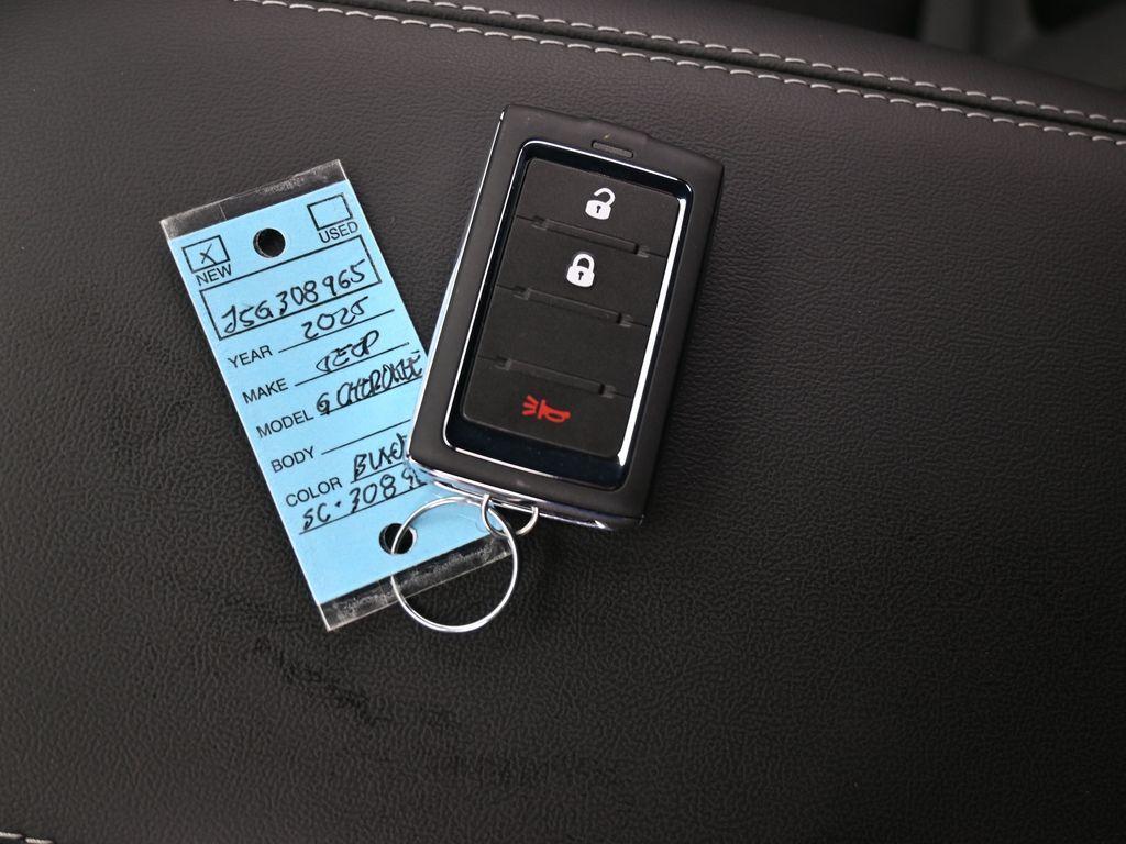 new 2025 Jeep Grand Cherokee car, priced at $37,968
