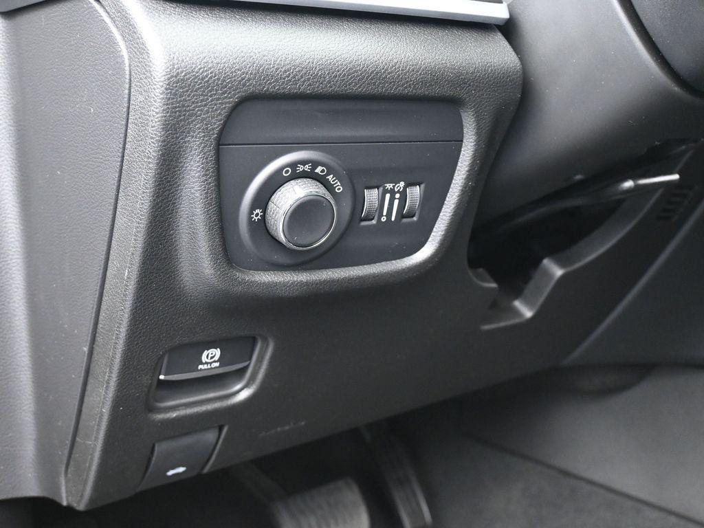 new 2025 Jeep Grand Cherokee car, priced at $37,968