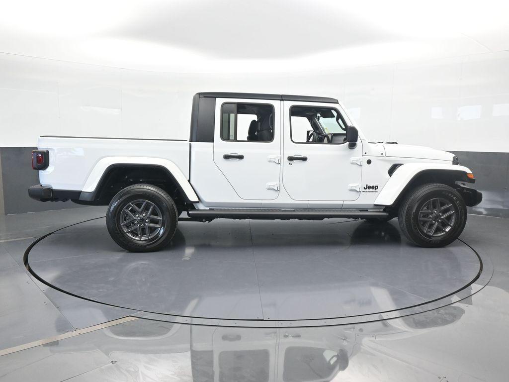new 2024 Jeep Gladiator car, priced at $34,377
