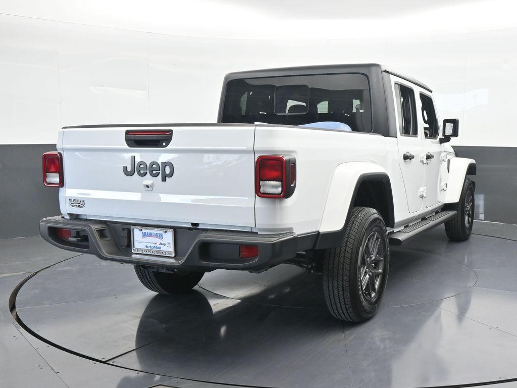 new 2024 Jeep Gladiator car, priced at $34,377