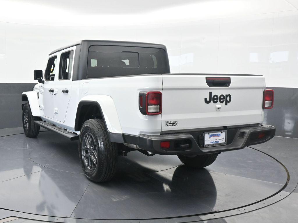new 2024 Jeep Gladiator car, priced at $34,377
