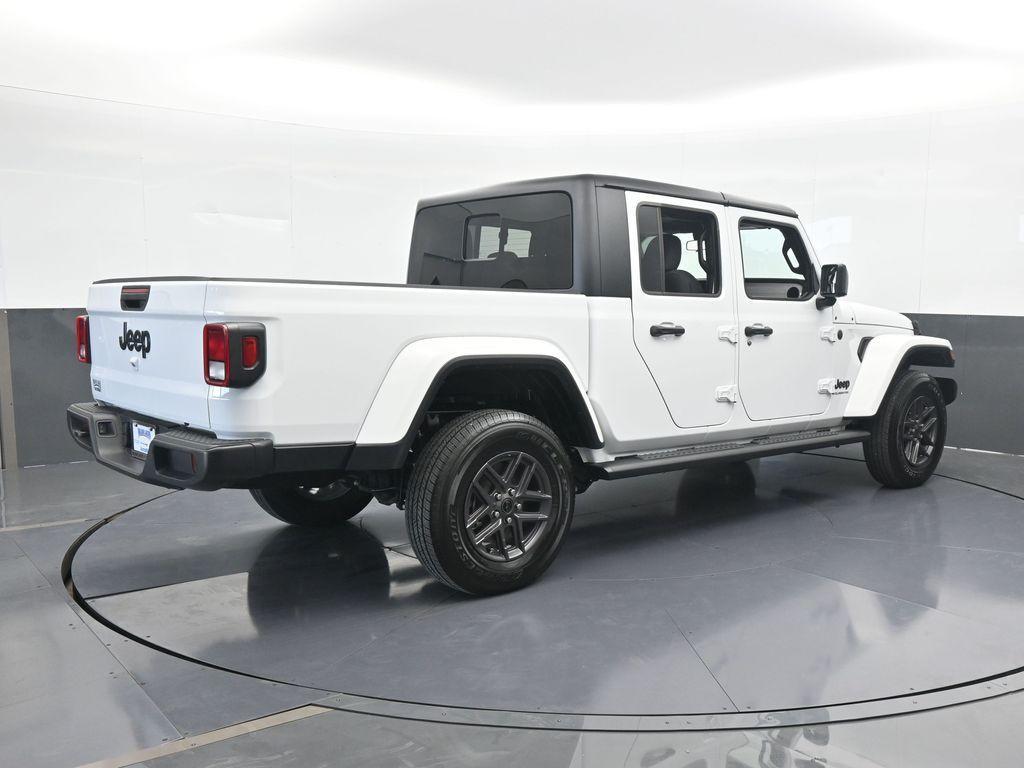 new 2024 Jeep Gladiator car, priced at $34,377