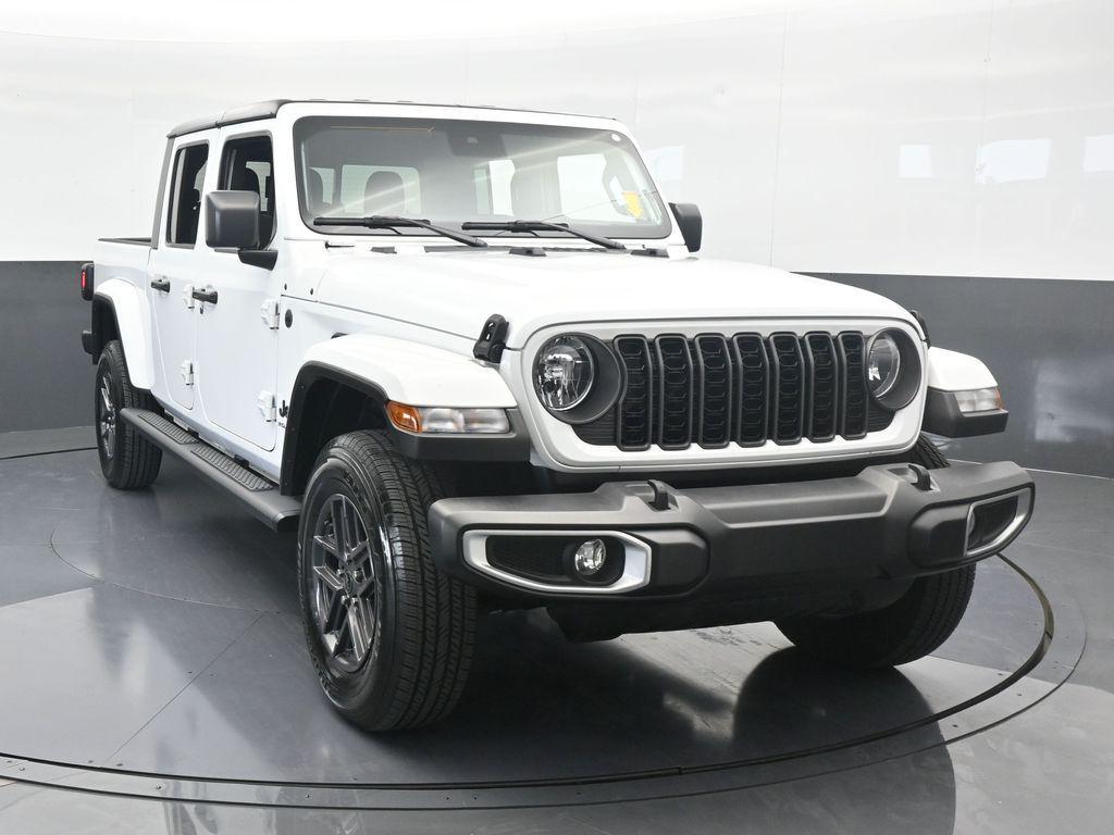 new 2024 Jeep Gladiator car, priced at $34,377