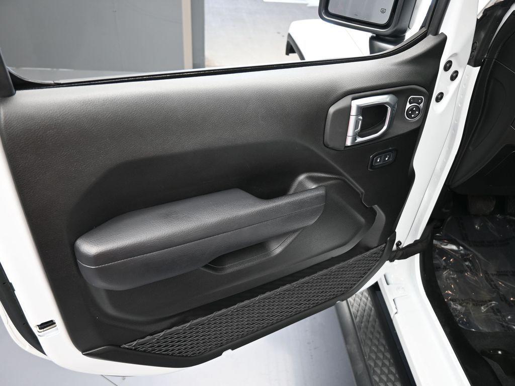 new 2024 Jeep Gladiator car, priced at $34,377