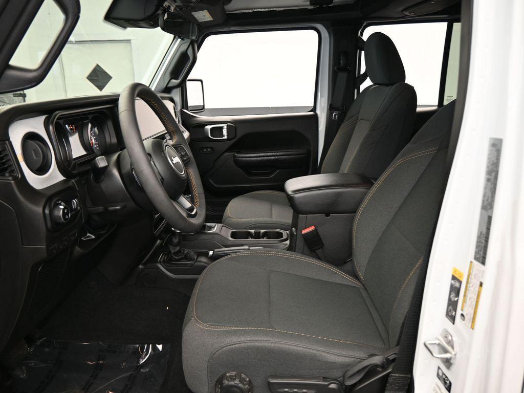 new 2024 Jeep Gladiator car, priced at $34,377
