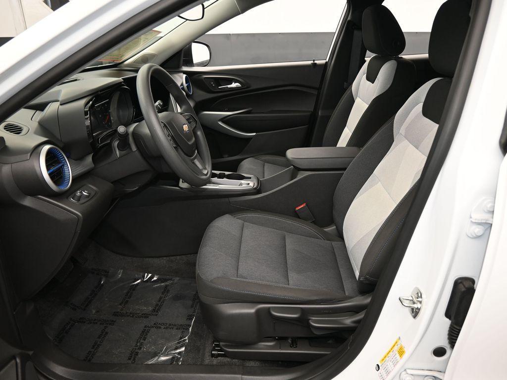 used 2025 Chevrolet Trax car, priced at $19,991