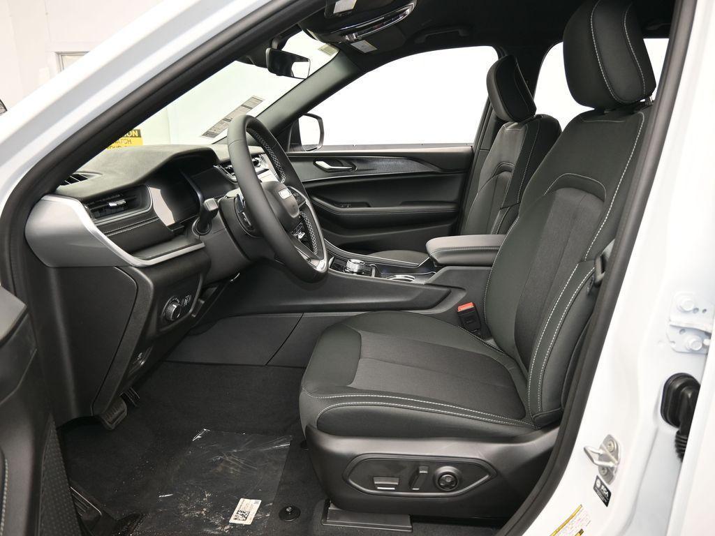 new 2025 Jeep Grand Cherokee car