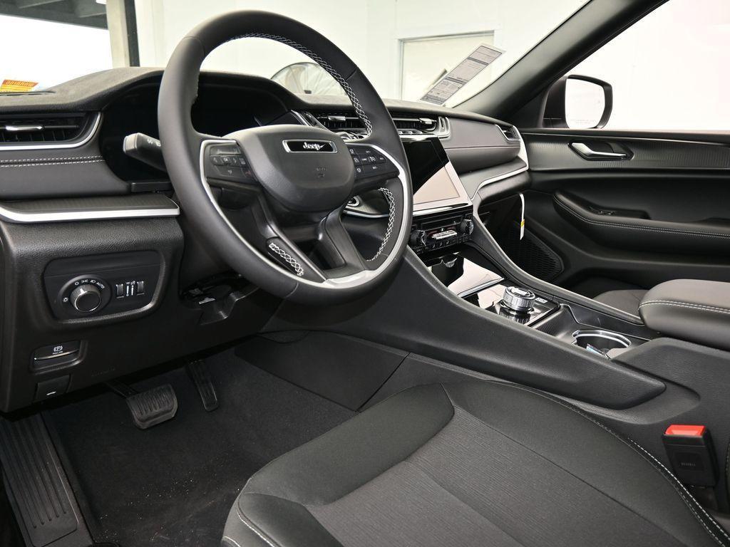 new 2025 Jeep Grand Cherokee car