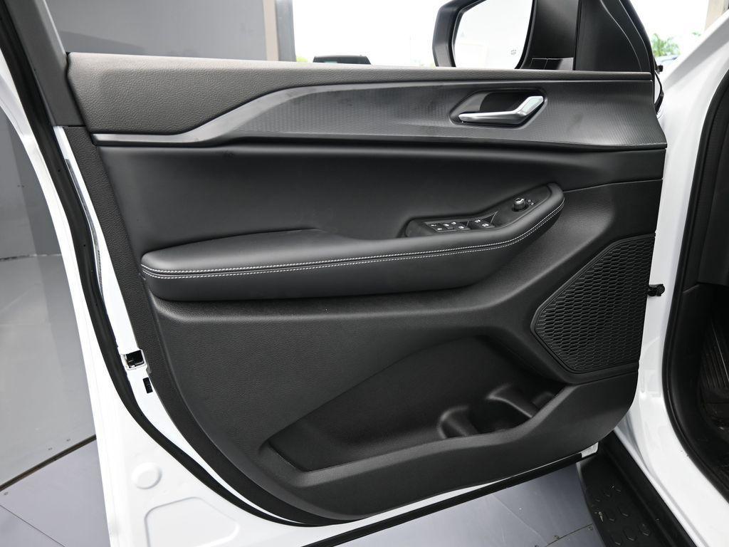 new 2025 Jeep Grand Cherokee car