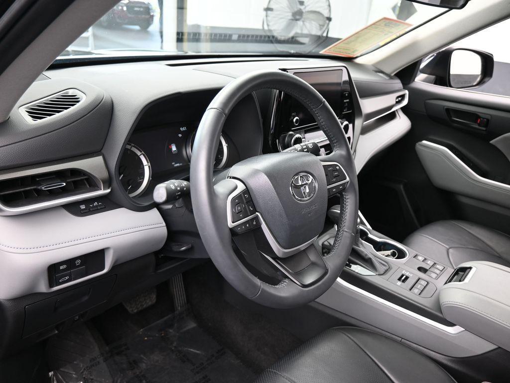 used 2024 Toyota Highlander car, priced at $36,698