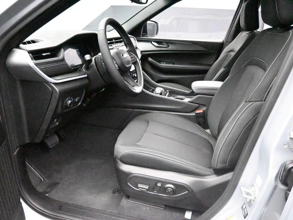 new 2024 Jeep Grand Cherokee L car, priced at $42,159